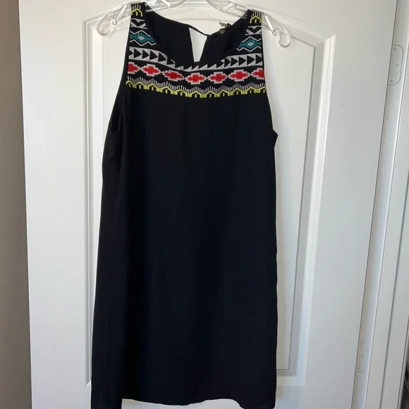 green emerald velvet dress THML Green Dress with Pink Embroidery Detail – Von Lucy Mobile Boutique main image 0